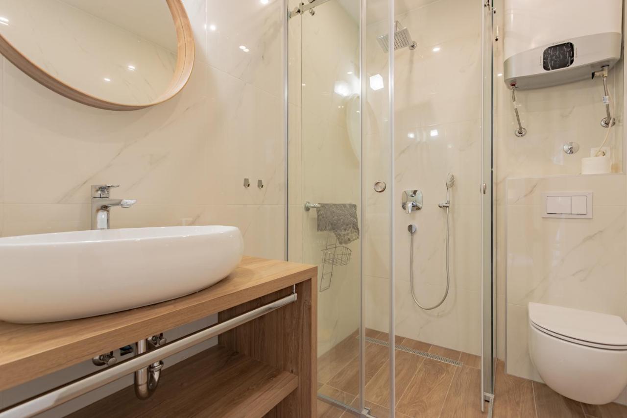 Apartmani Benzon บาชกาโวดา ภายนอก รูปภาพ