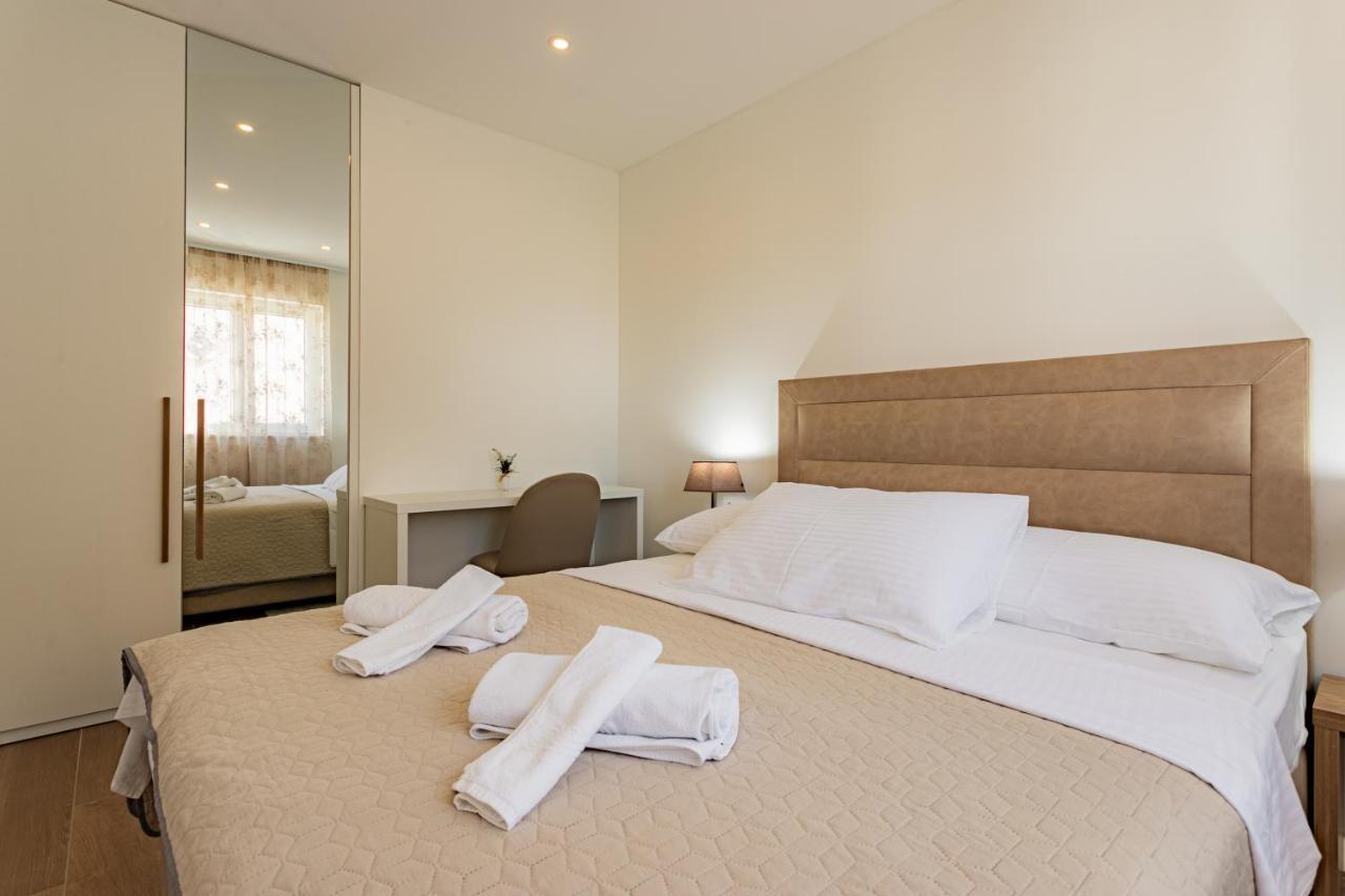 Apartmani Benzon บาชกาโวดา ภายนอก รูปภาพ