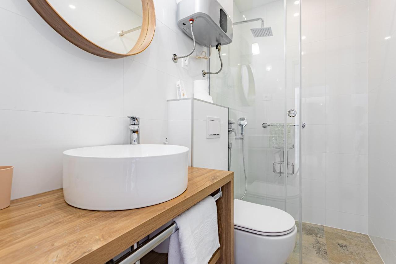 Apartmani Benzon บาชกาโวดา ภายนอก รูปภาพ