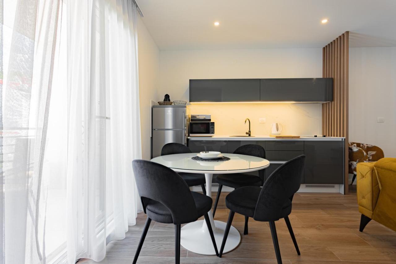 Apartmani Benzon บาชกาโวดา ภายนอก รูปภาพ