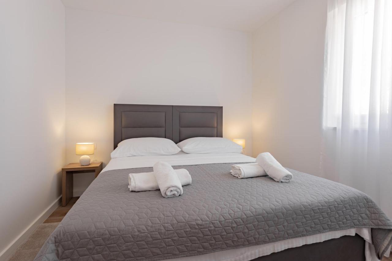 Apartmani Benzon บาชกาโวดา ภายนอก รูปภาพ